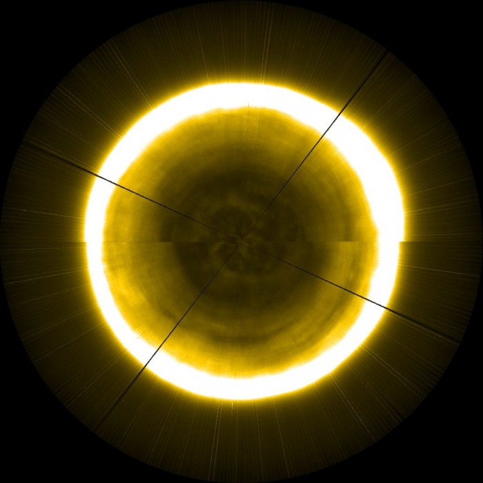 ESA今日公布太阳北极的合成照
