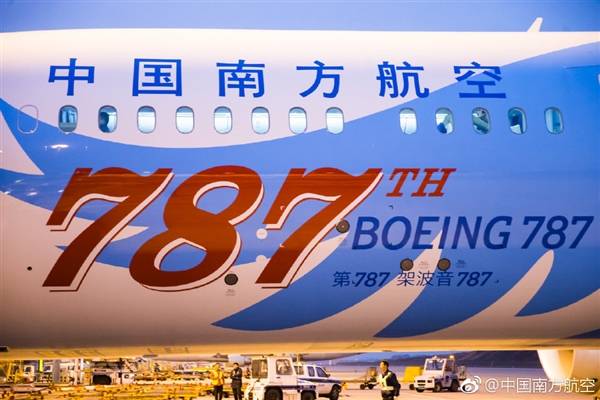 第787架波音787交付南航：成功落地广州白云国际机场