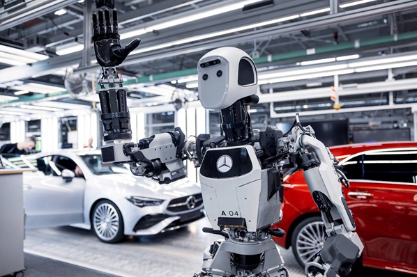 梅赛德斯的奔驰汽车生产线采用阿波罗人形机器人进行工作