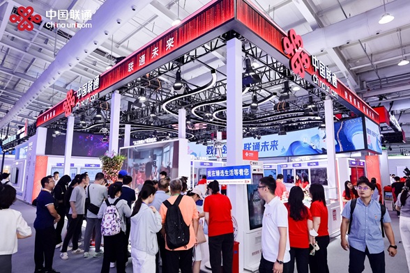 中国联通亮相2025服贸会：“AI+”数智领航，共筑  全球数字新生态